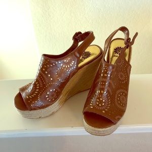 Yellow box wedges GUC size 9